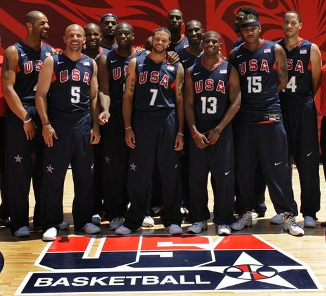 Il 31esimo scatto lo dedichiamo alla nazionale Usa di basket, che ha partecipato alle Olimpiadi di Pechino2008: LeBron James  il quarto da sinistra. (Afp) 